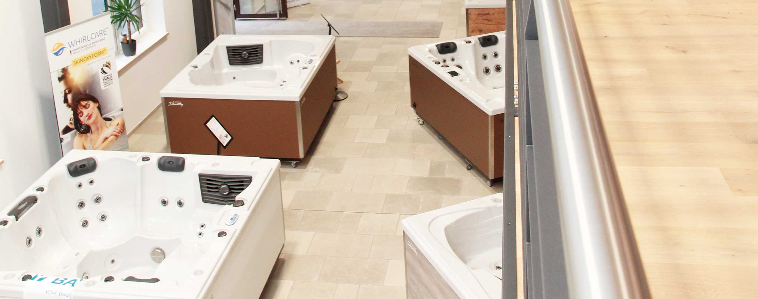 Blick vom oberen Bereich auf die Spas